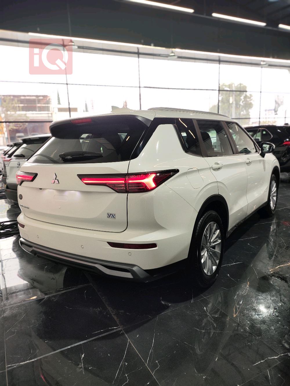 ميتسوبيشي اوتلاندر